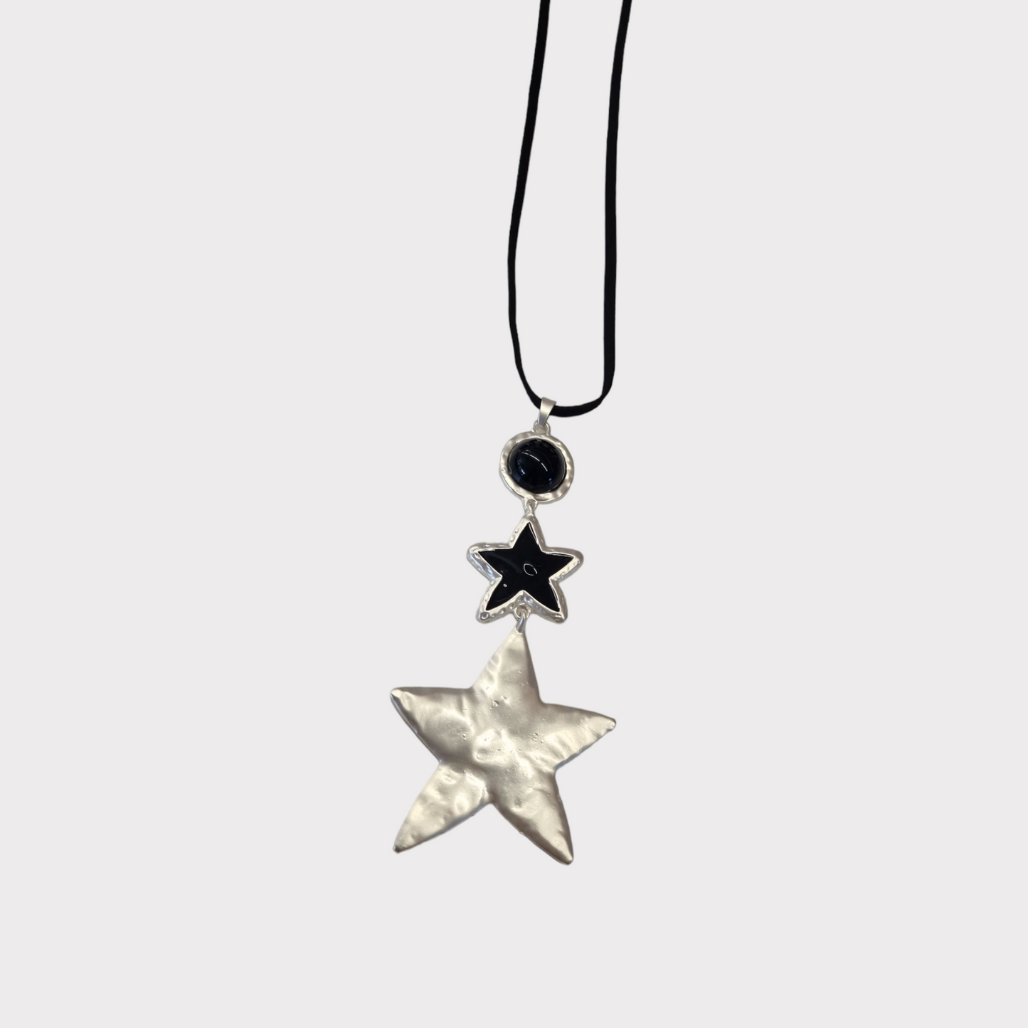 Collar largo estrella plateada perla negra