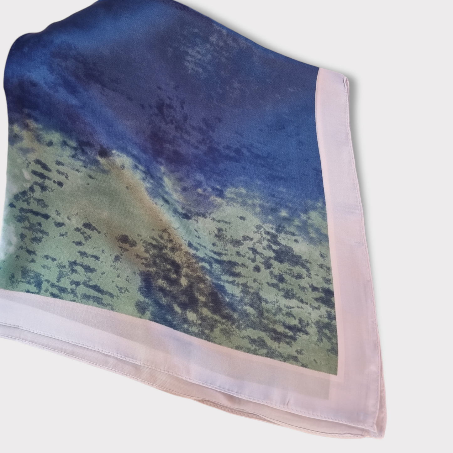 Pañuelo con estampado olas de mar