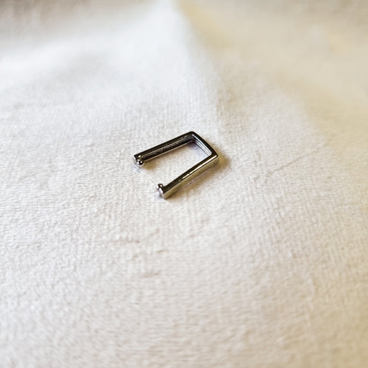 Earcuff Rectángulo plateado Acero quirúrgico