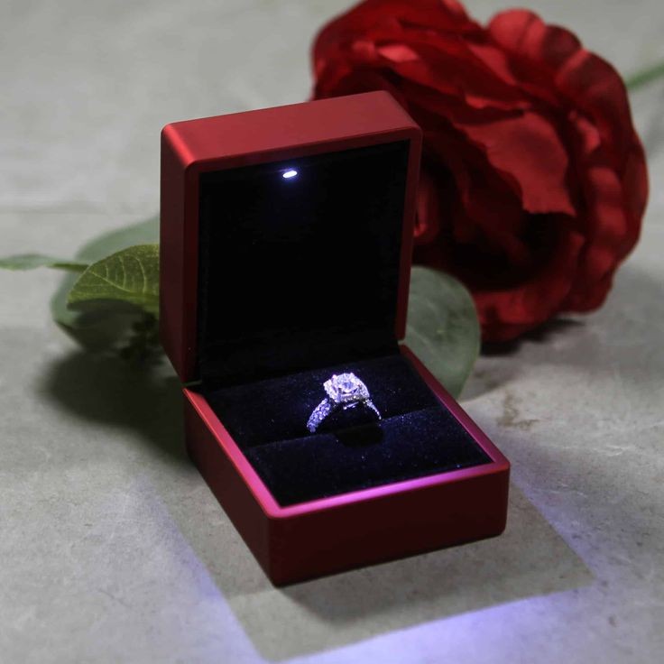 Caja para anillo con luz