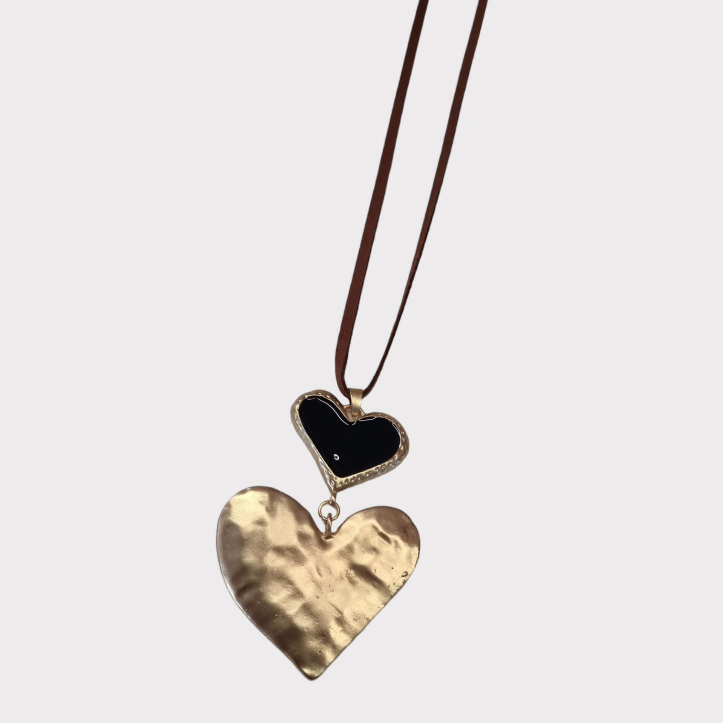 Collar largo corazón dorado piedra negra