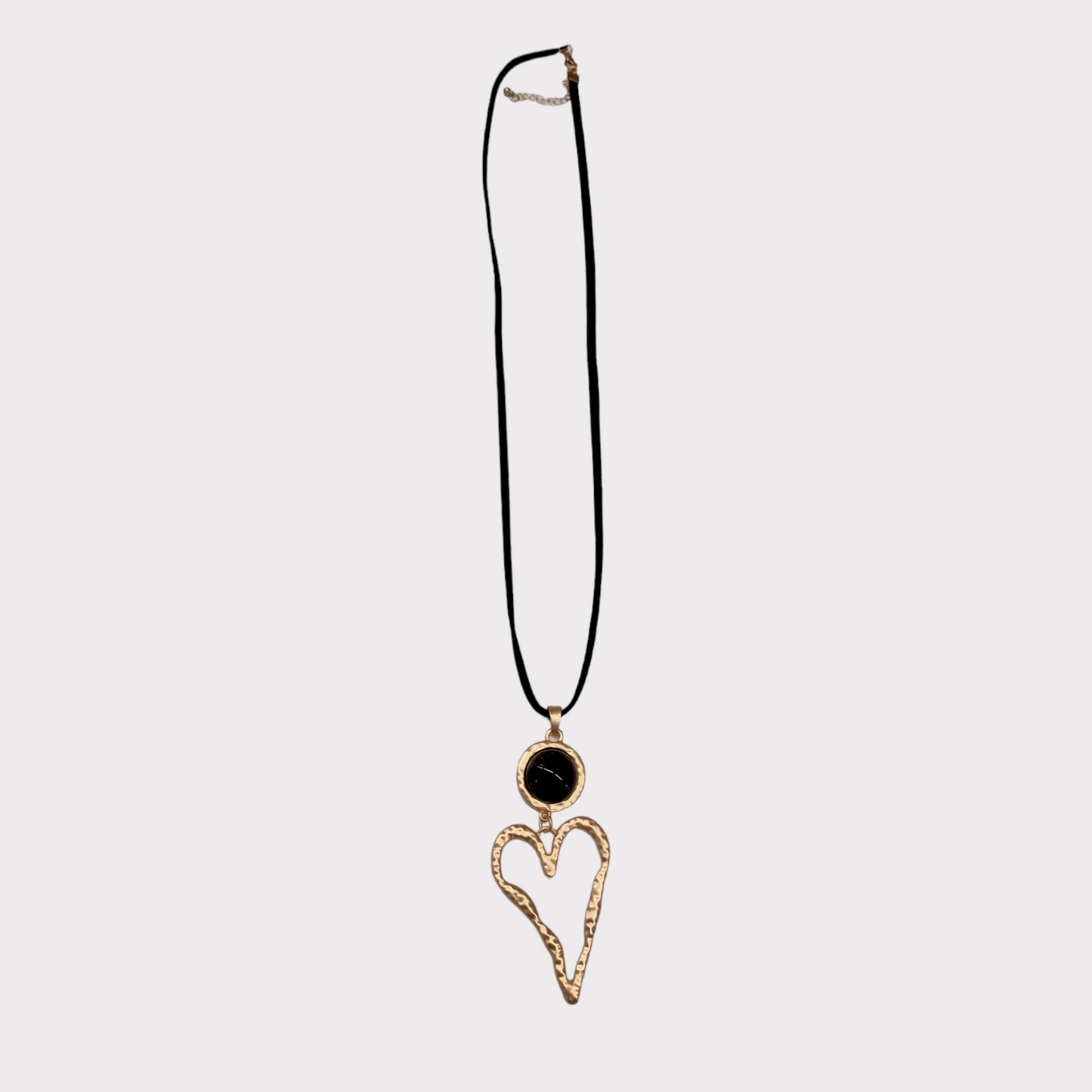 Collar largo corazón dorado piedra negra