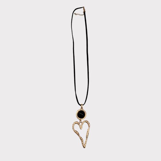 Collar largo corazón dorado piedra negra