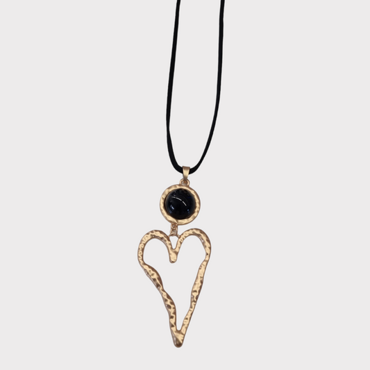 Collar largo corazón dorado piedra negra